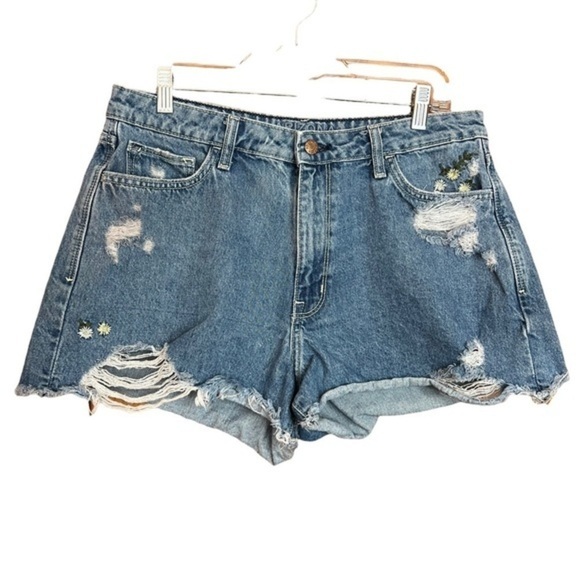Arizona Jean Company Pants - Arizona Jean Co High Rise Distressed Denim Floral Embroidered Jean Shorts Sz 15